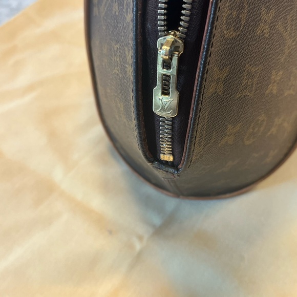 LV Monogram Ellipse PM. - Picture 9 of 12